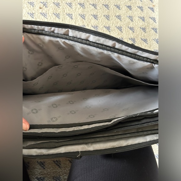 Swissgear Laptop Messenger Bag - Picture 4 of 7